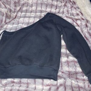 one shoulder cropped sweatshirt